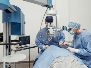 Cluj-slider-6-Chirurgie-oftalmologica-non-_-minim-invaziva-scaled