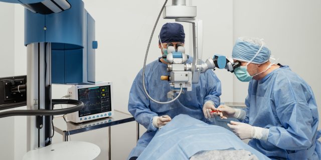 Cluj-slider-6-Chirurgie-oftalmologica-non-_-minim-invaziva-scaled